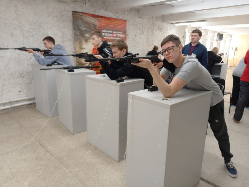 Точно в цель. Соревнованиями по стрельбе из пневматической винтовки продолжилась Спартакиада среди общеобразовательных школ