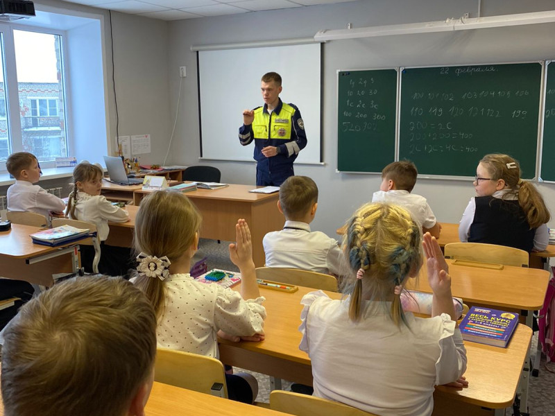 Сотрудники Ирбитской Госавтоинспекции проводят в школах уроки дорожной грамотности
