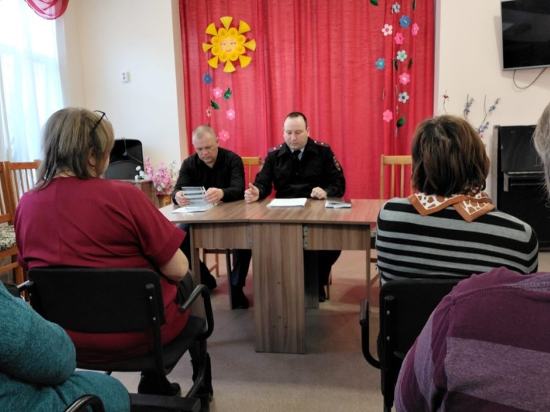 Полицейские Ирбита посетили «Комплексный центр социального обслуживания населения города Ирбита и Ирбитского района» с профилактикой мошенничества