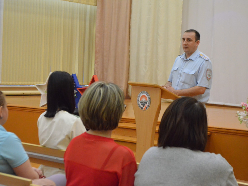 Ирбитские полицейские приняли участие в общешкольном родительском собрании в школе №9 города Ирбита