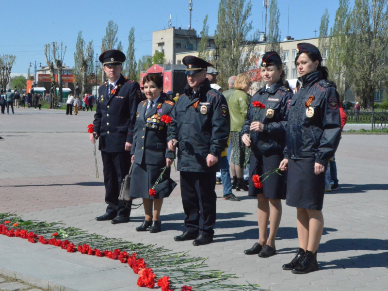Ирбитские полицейские возложили цветы к мемориалу памяти ирбитчан, павших в годы Великой Отечественной войны