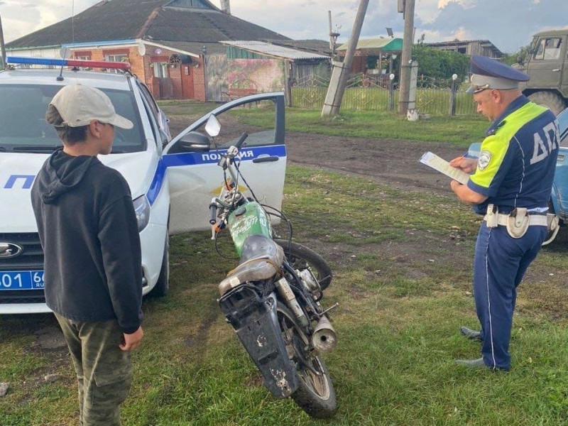 Сотрудники Госавтоинспекции Ирбита задержали несовершеннолетнего водителя мотоцикла