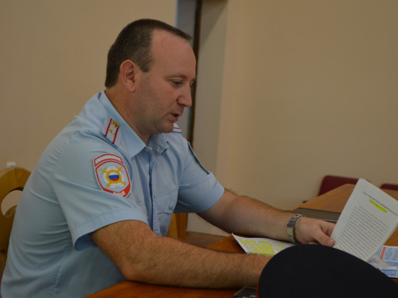 Ирбитские полицейские провели профилактическую беседу по мошенничеству с трудовым коллективом Химфарм завода