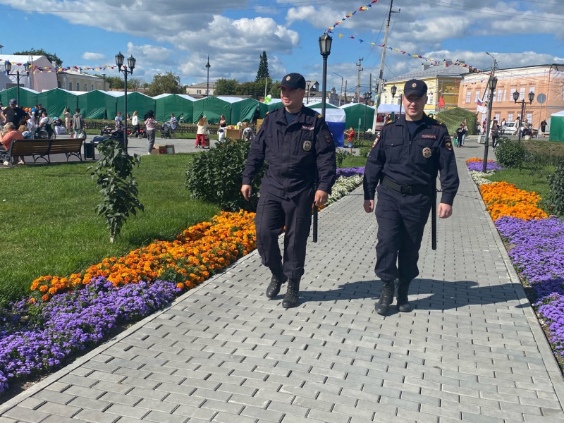 Сотрудники полиции Ирбита обеспечили охрану общественного порядка во время проведения XХI межрегиональной выставки-ярмарки «Ирбитская ярмарка 2023»