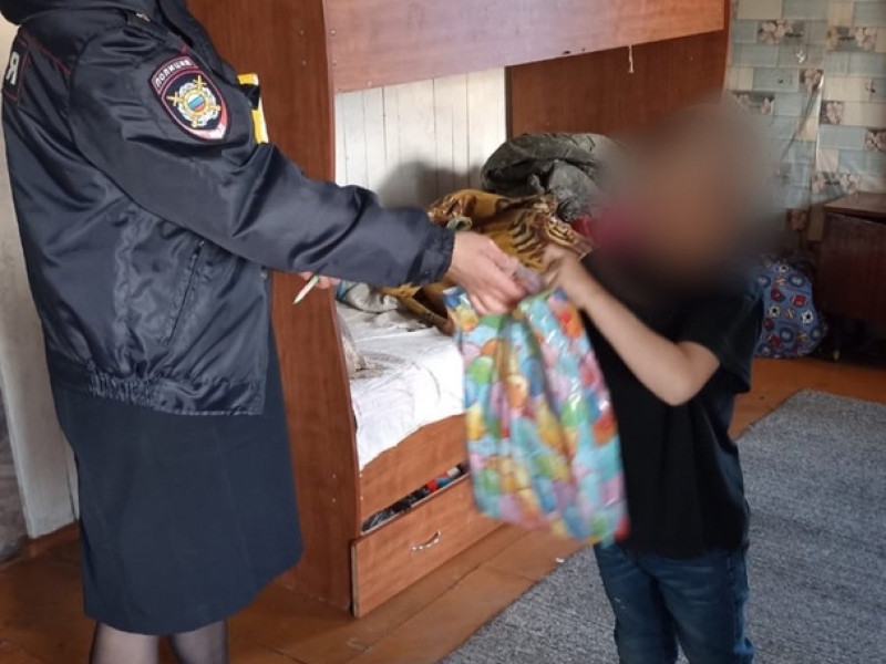 Сотрудники полиции Ирбита принимают участие в акции «Помоги пойти учиться»