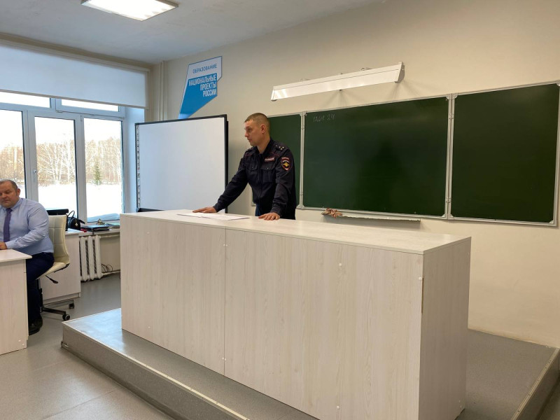 Полиция Ирбита проводит профилактику мошенничества среди трудовых коллективов организаций