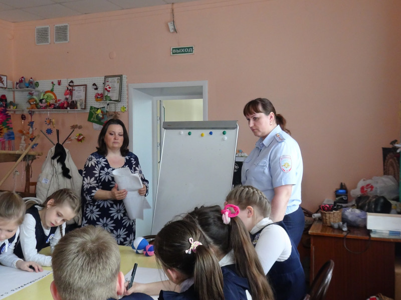 В преддверии каникул полицейские напоминают школьникам о том, как важно соблюдать правила личной безопасности