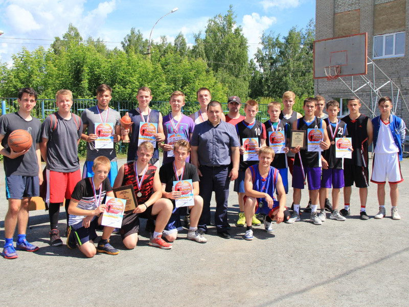 В Ирбите прошел открытый Кубок города по стритболу