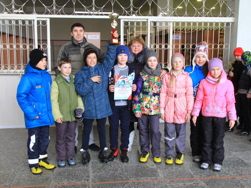 На лыжной базе «Снежинка» прошла лыжная эстафета среди учащиеся 3-4 классов