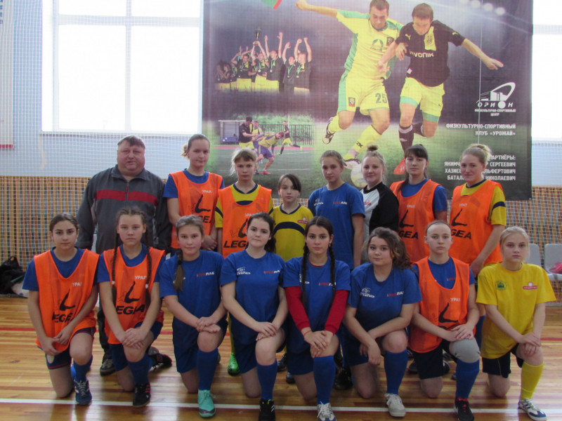 В Верхней Синячихе состоялся первый зональный тур по мини-футболу среди девушек 2000-2005 года рождения