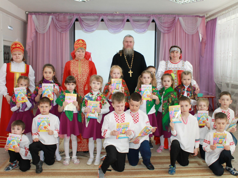 Пасху радостно встречаем