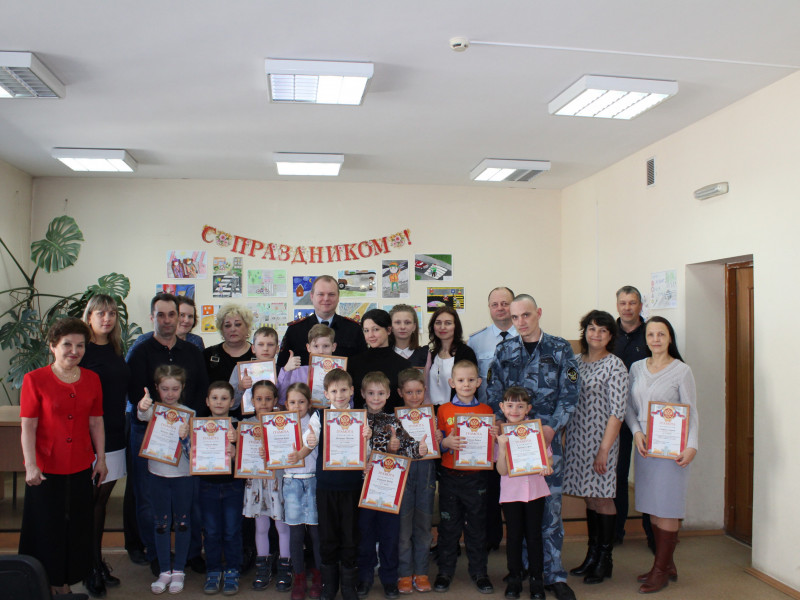 В Ирбитском отделе полиции прошло награждение победителей городского конкурса рисунков по безопасности дорожного движения