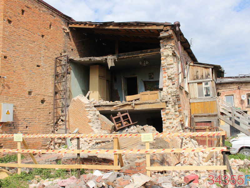 Обрушение стены жилого дома г.Ирбит, ул.Кирова, 88а