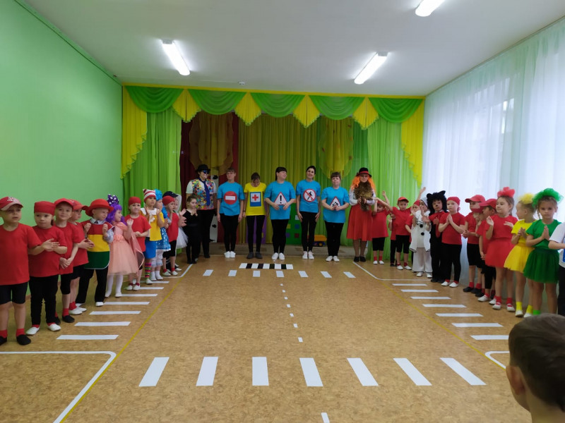 В рамках социальной компании «Однозначно» в Ирбите состоялась  премьера мюзикла «Приключения Буратино в стране дорожных знаков»