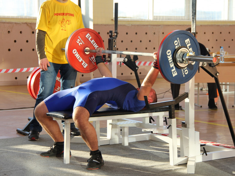 В Ирбите прошло Первенство Уральского Федерального округа по пауэрлифтингу среди юношей и девушек, юниоров и юниорок