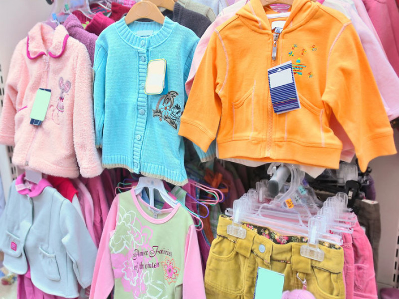 Особенности продажи детской одежды