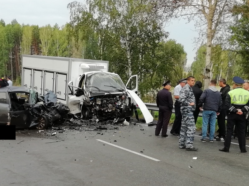 В Ирбите сотрудники полиции устанавливают причины ДТП, в котором погиб мужчина